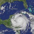 今年八月五級颶風迪恩襲擊墨西哥尤加敦半島。圖片來源： NASA