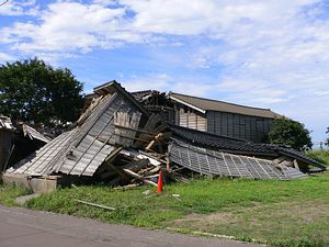 日本新潟地震柏崎市受損的房子；圖片來源：綠色公民行動聯盟