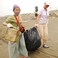 志工清理沙洲垃圾