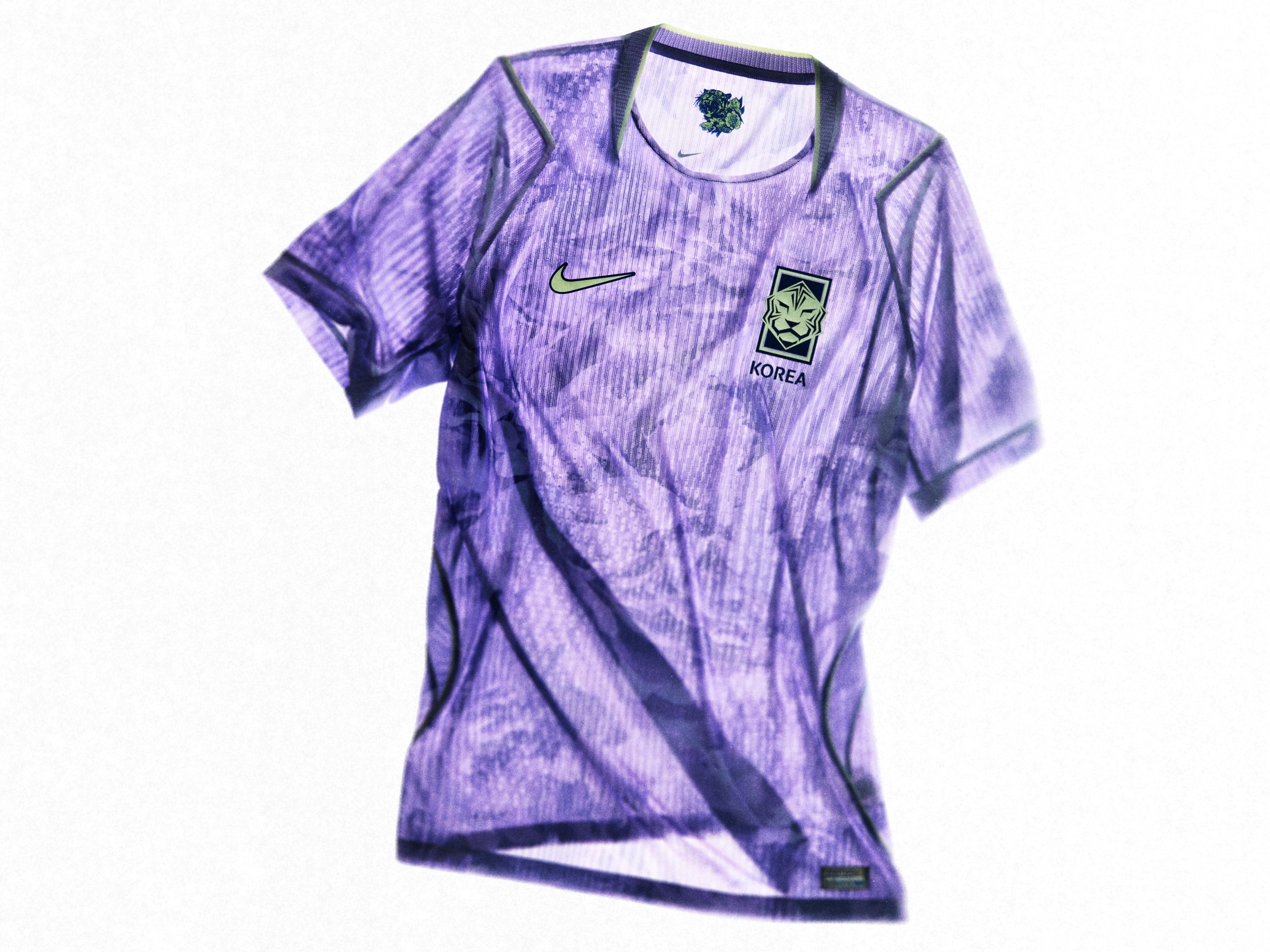 本屆世足韓國客場球衣以滿版的木槿紋理為主體。照片來源:NIKE
