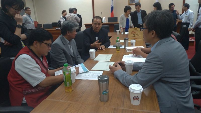 黨團協商不到5分鐘 礦業法草案決議送院會