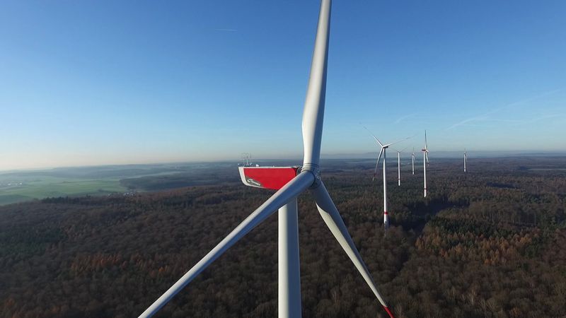 「我們看得比較遠」 德能源小鎮衝「儲能」 年產195%電力