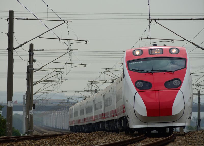 The Puyuma train derailment and the Kaohsiung gas explosions are connected: Scholars call for the re-examination of systemic hazards.