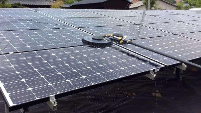 針對太陽能板清洗 日本業者「不建議」的三種方法