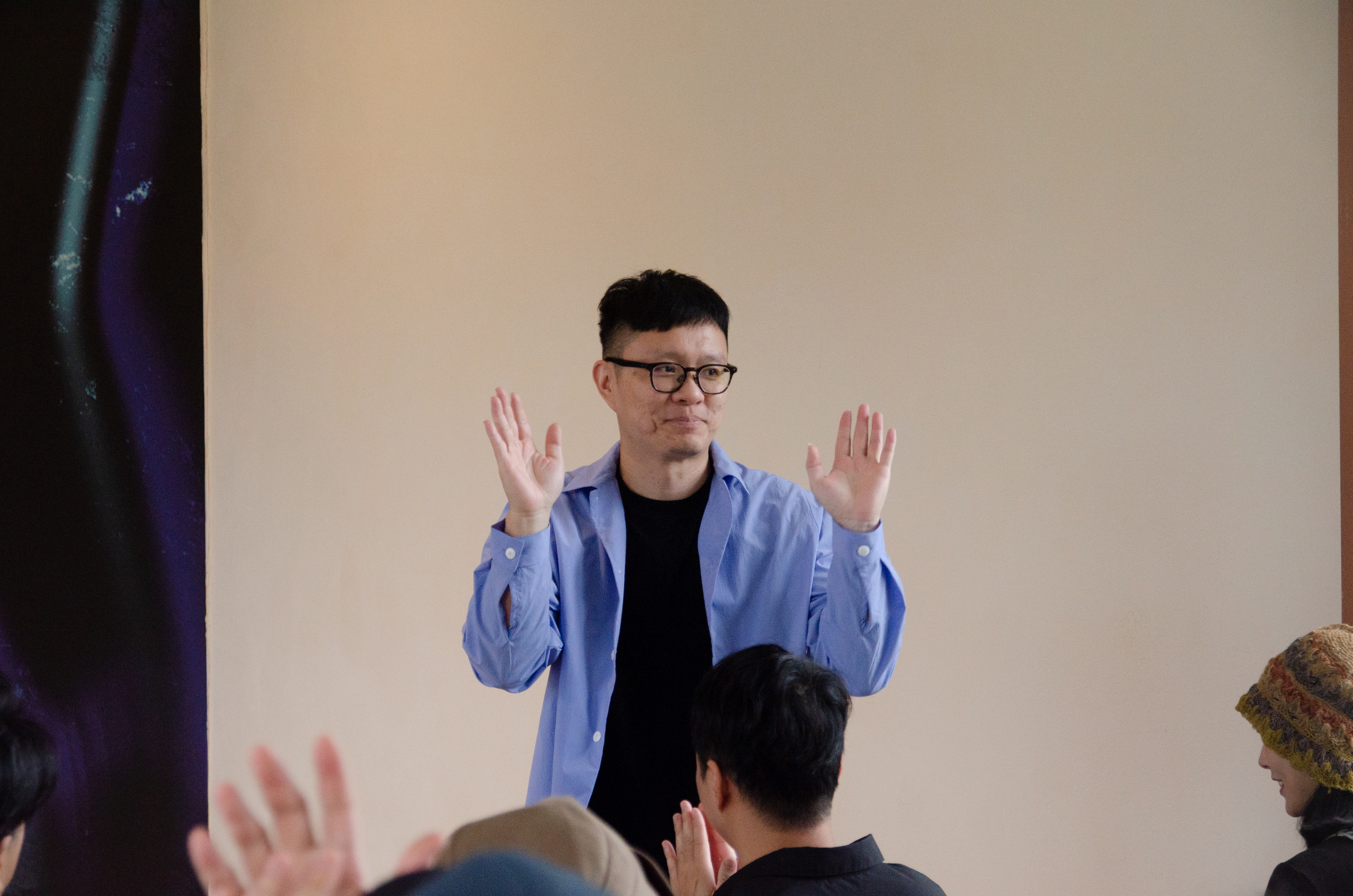 藝術家周代焌長期以田野調查與山林經驗為創作基礎，透過繪畫與影像重新閱讀土地與歷史記憶。圖片來源：台東美術館 提供