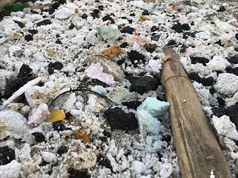 新養蚵EPP浮具仍污染海洋 環團籲中央建立標準規範