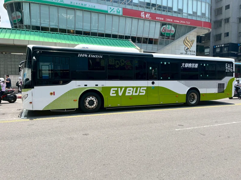 1027總統氣變會_減碳 電動公車 電動車 氣候變遷調適 _Y攝