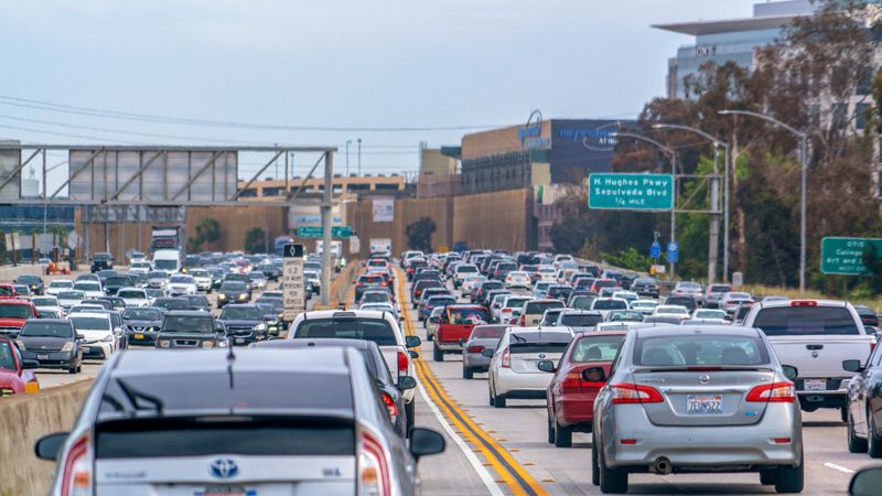 放寬車輛油耗規範 美地方政府聯合控告環署違法