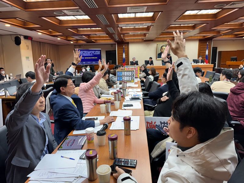藍白聯手通過《核管法》初審 九版本擬放寬核電換照年限