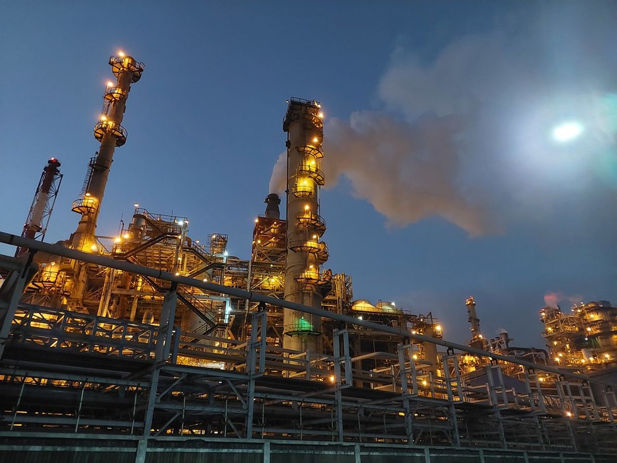 製造部門目標2030年減量18% 社會溝通談鋼鐵、石化、水泥業困境