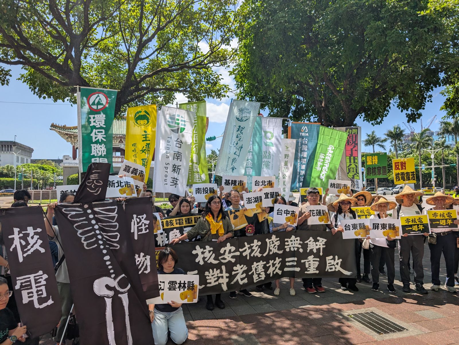 昨日非核家園一週年，全國廢核行動平台號召全台22縣市的公民站出來反對核三重啟。攝影：陳昭宏