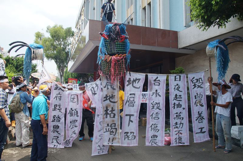 「以農養工」還要多久？ 高屏農民怒吼「毀農養工」 抗議水公司深水井工程毀約復工