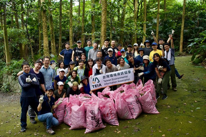 優力造訪陽明山天溪園東北季風林 協助移除巴西水竹葉