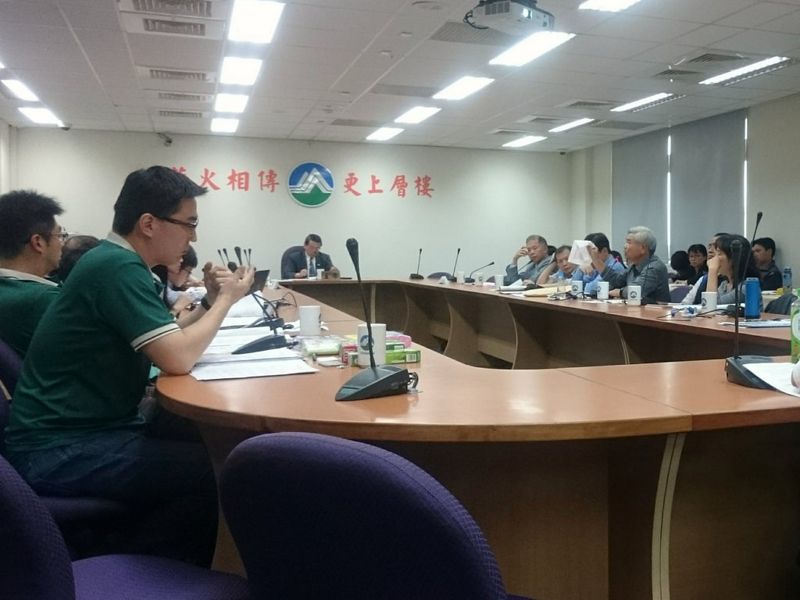明年1月1日擴大限塑 超商一年上億咖啡提袋不再免費提供
