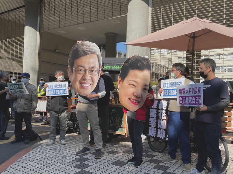 環團經濟部前抗議 端「美花咖啡」不滿補貼褐色產業 盼「建仁綠茶」轉苦回甘
