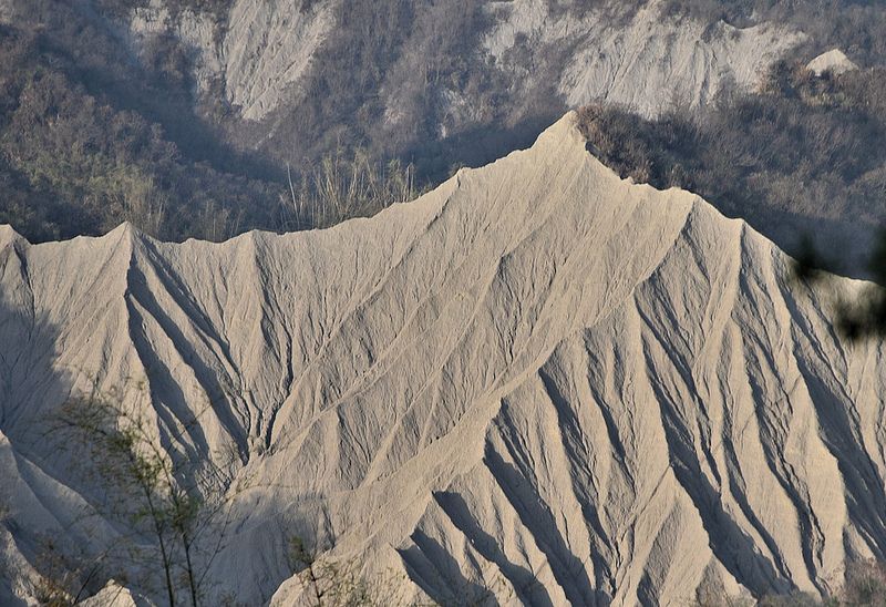謝和霖、黃煥彰：何忍挖斷龍脈，讓廢棄物住聖山？