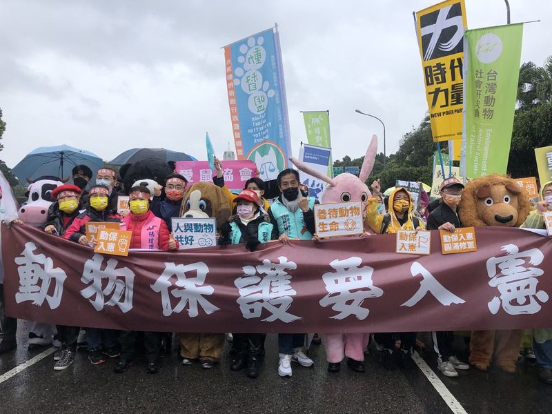 動保入憲怎麼修？各黨版本紛歧 法學教授提醒生態應先於個別動物保護