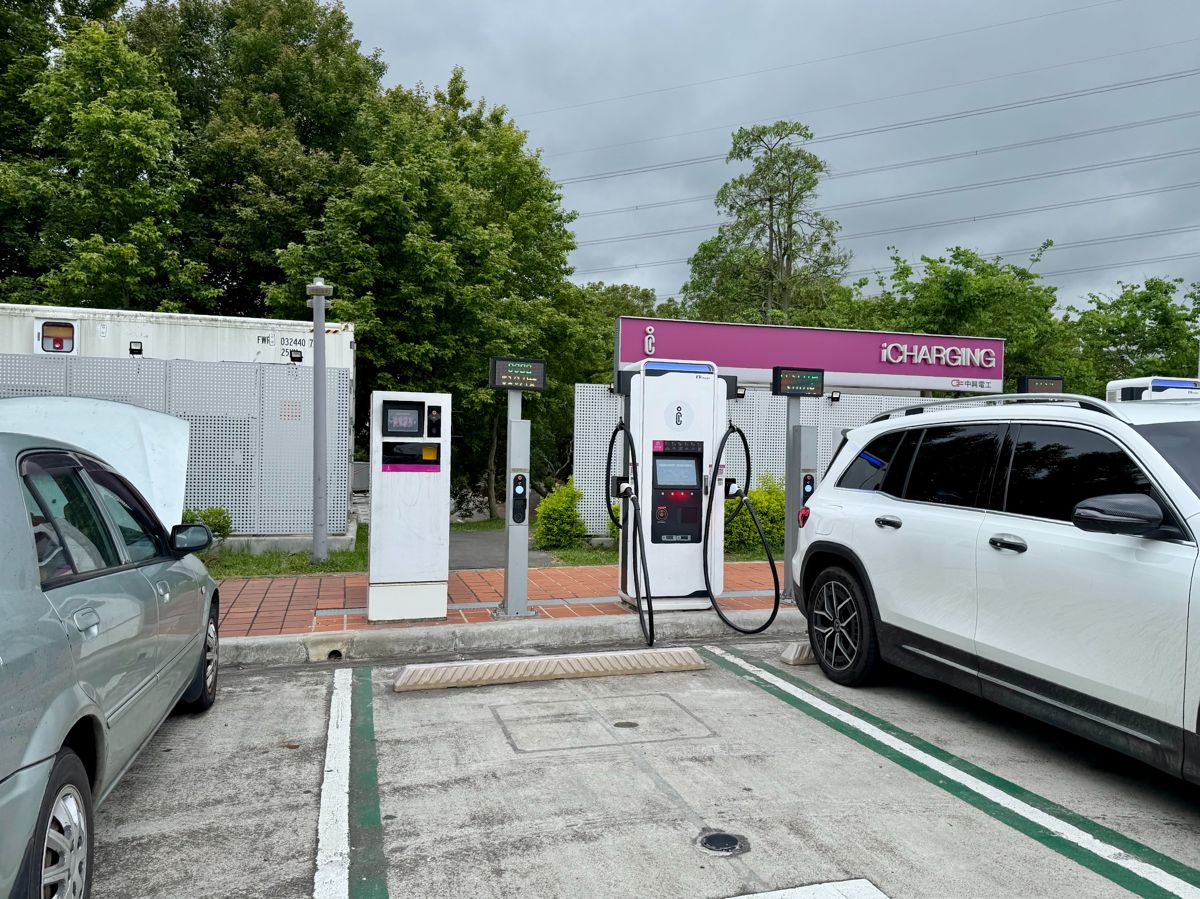 台灣電動車「車樁比」8比1優於歐盟 專家：充電政策該轉向服務治理