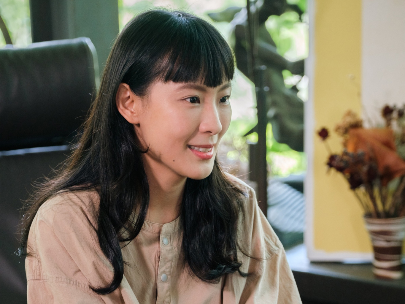 藝術家尹子潔以「三腳狗」為創作核心意象，透過影像與裝置作品，探討文化斷裂、身體經驗與原住民族處境。圖片來源：台東美術館 提供