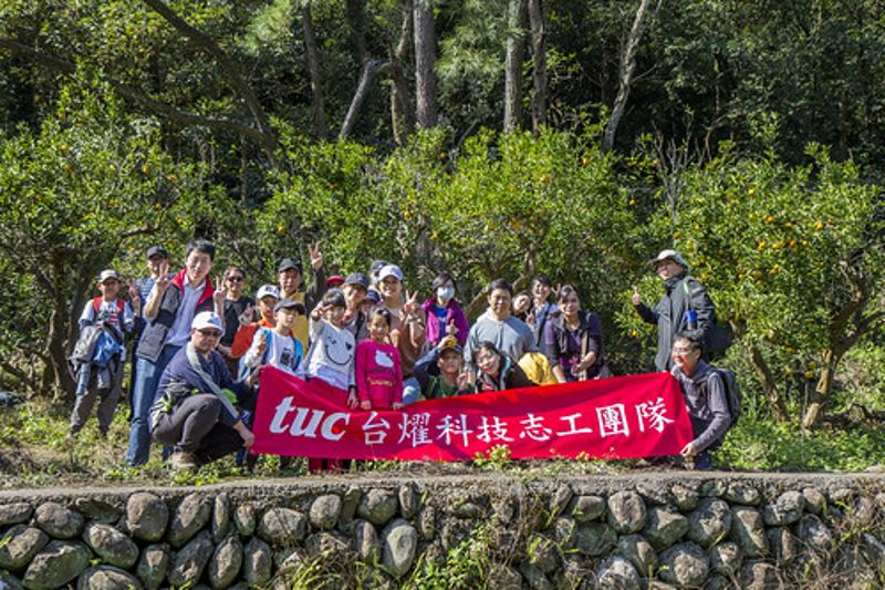 品嚐收成的甘甜滋味 台燿志工採果初體驗