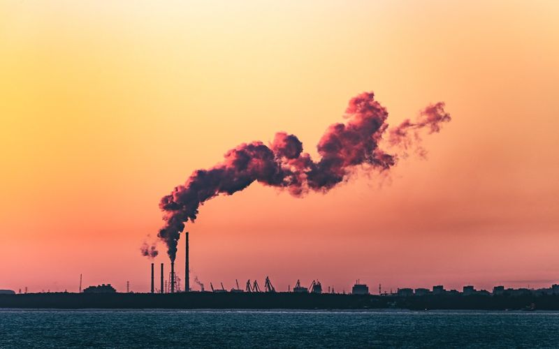 IEA 2021能源回顧報告：疫後碳排飆新高 永續復甦成全球挑戰