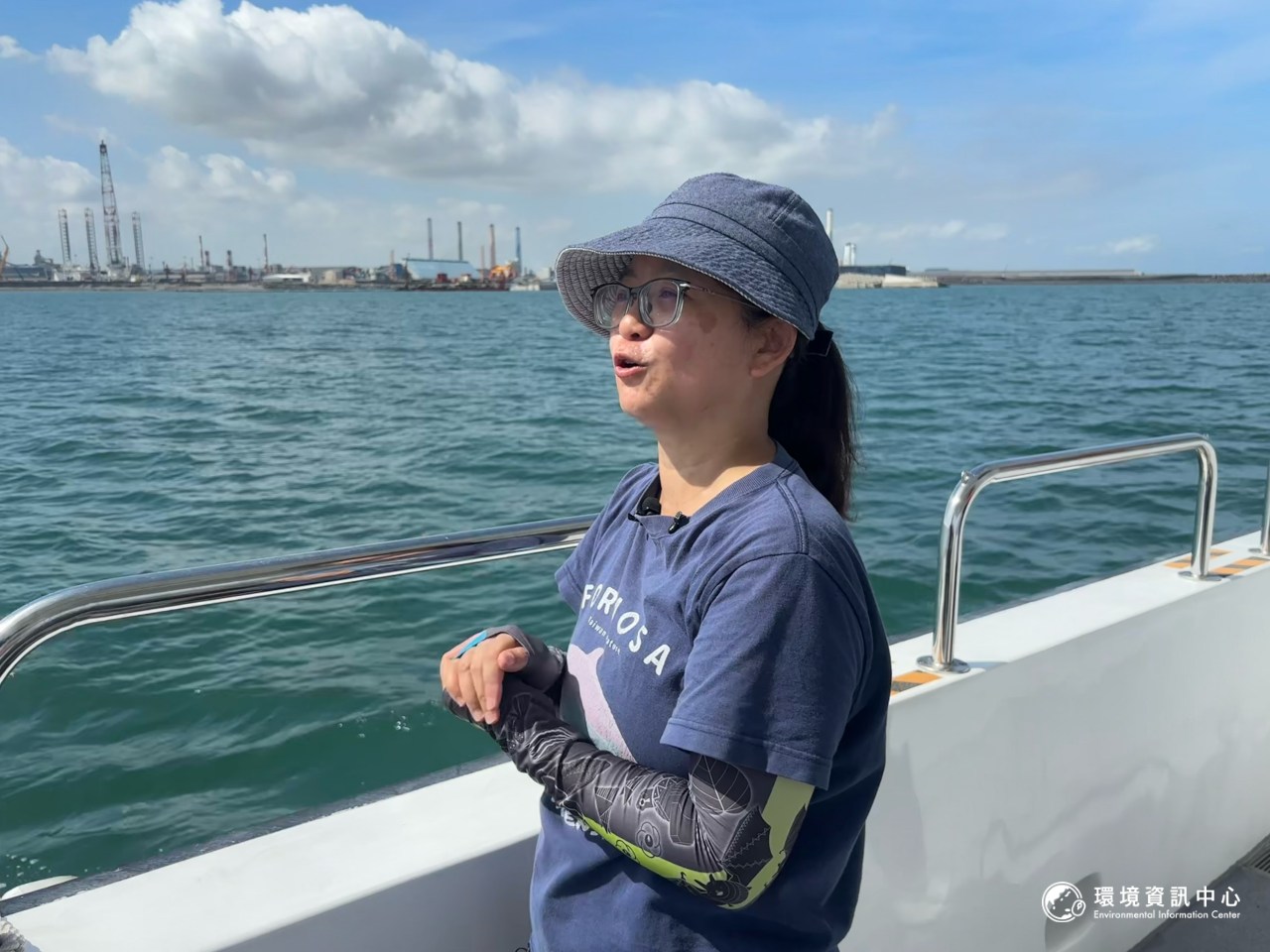 蠻野心足生態協會研究員郭佳雯呼籲政府應對於台中港的整體規劃,進行通盤檢討。攝影:林昱妍