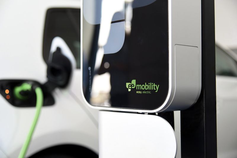 交通去碳化 歐盟草擬2030年3000萬台電動車目標