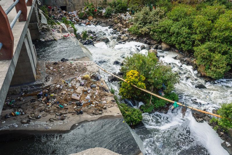 研究：十年一遇河川洪水 塑膠擴散多10倍 學者憂清除難度跟著增