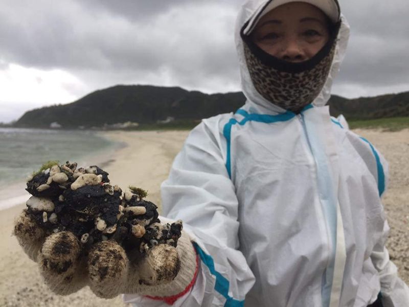 阿姨兵團出手 還海灘乾淨面貌