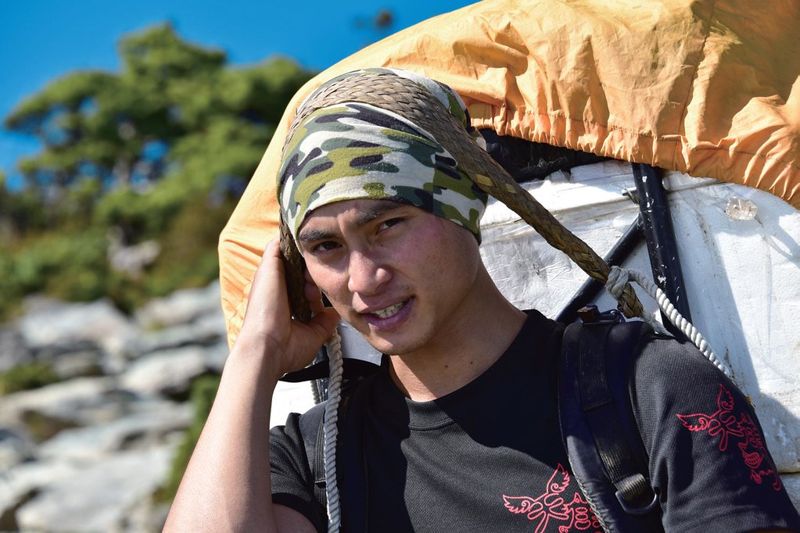 原住民山林轉型正義走出來，直到報戰功的那一天——專訪《用頭帶背起一座座山》沙力浪