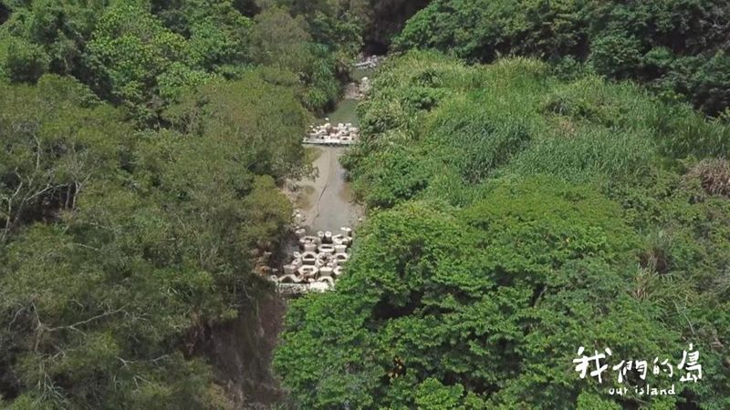 解除溪流緊箍咒 還給河川自然面貌