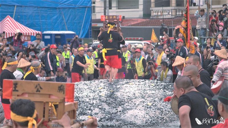 守護無形文化資產 王公廟過火儀式、鄒族戰祭和萬金天主堂聖母遊行