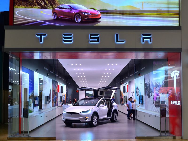 Tesla低調重返標普ESG指數 分數比菸草和石油公司還低