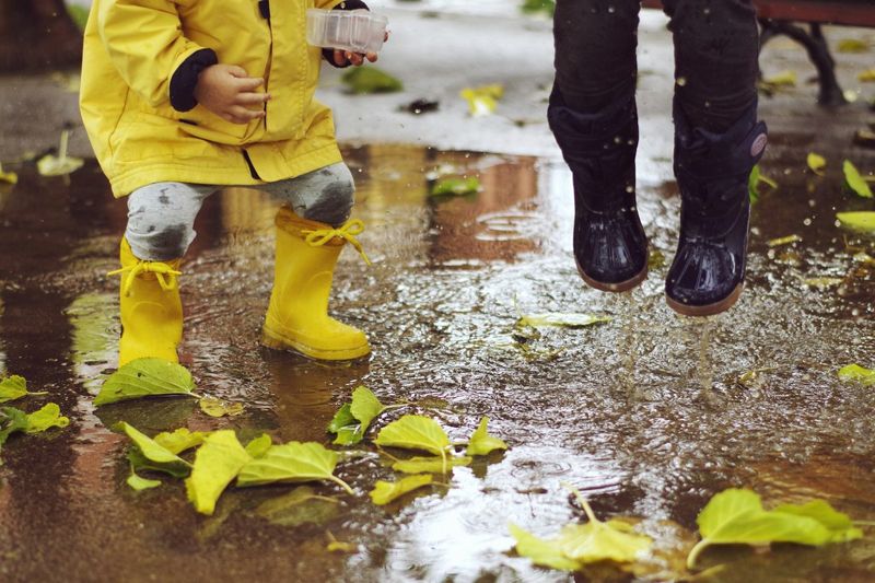 雨天出門可吸收更多正能量？ 研究：負離子與初雨香氣好處多