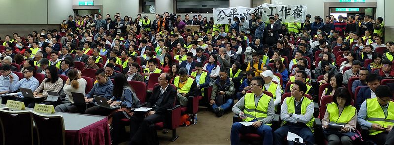 躉購費率聽證會 「黃背心」現身抗議 經濟部承諾再檢討