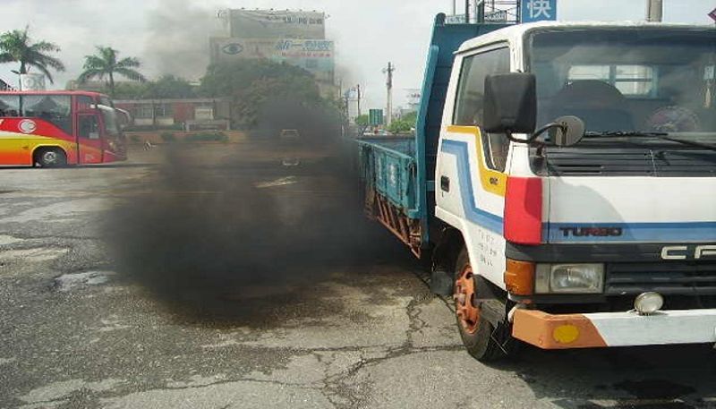 促汰換烏賊車 空污罰鍰將加重 貨車累犯最高六萬