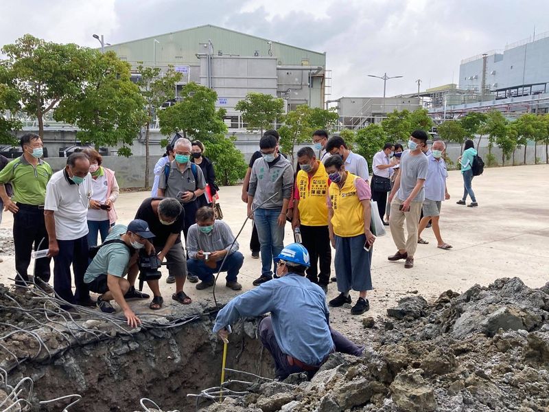 學甲爐碴案現勘開挖採樣 重金屬鉻超標、地下水pH值飆12.3