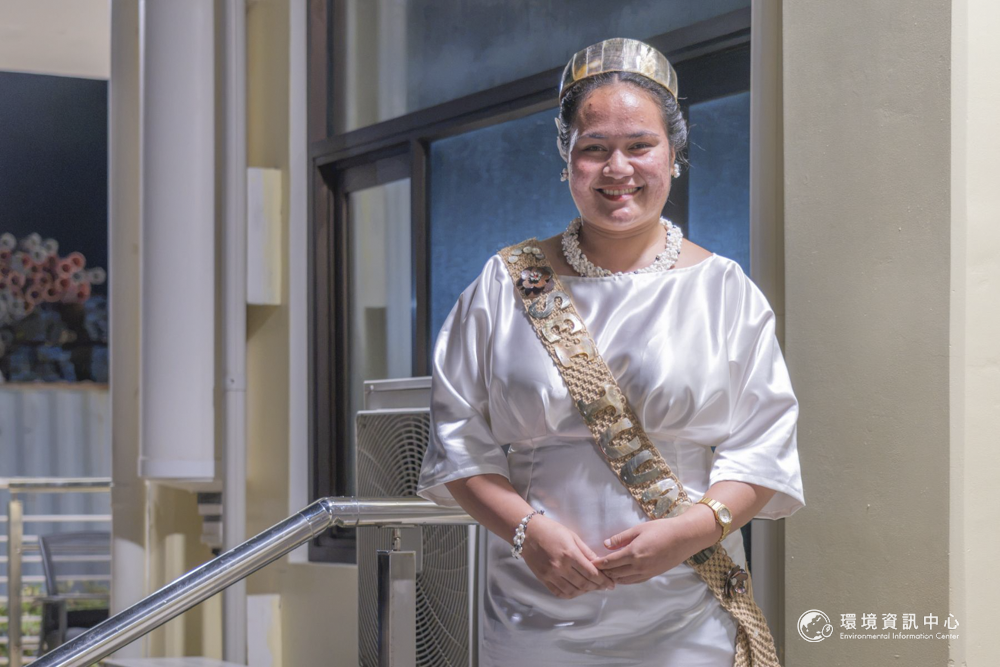 年齡僅22歲,出身紐陶島(Niutao)的西雅圖努.李茅(Siatunu Limau)在今年7月獲選新任「吐瓦魯小姐」。她告訴我們,氣候變遷導致吐瓦魯面臨艱難處境,「但我們沒有辦法獨自對抗氣候變遷。」盼國際間的朋友繼續協助、共同減碳。攝影:許震唐