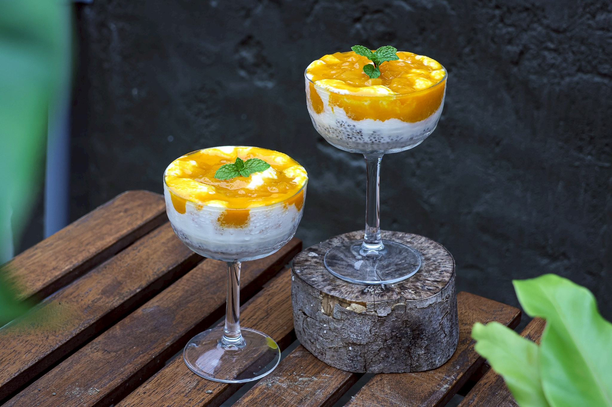 開場飲品「礦物之路」，便以海鹽、梅子、氣泡與三色寒天構成，說明植物鈉含量低，草食動物必須主動尋鹽。