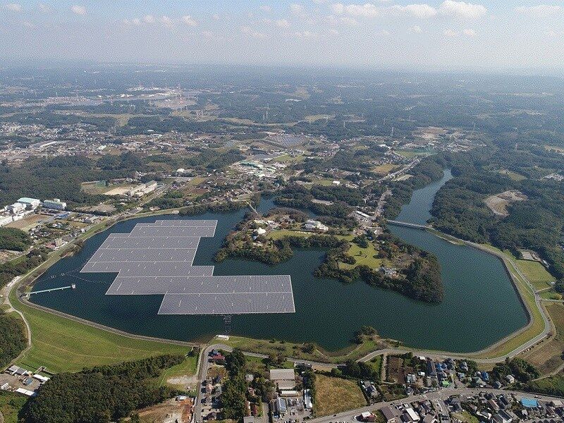 日本最大型水上太陽光電 加蓋減緩水庫蒸發 發電、儲水雙贏