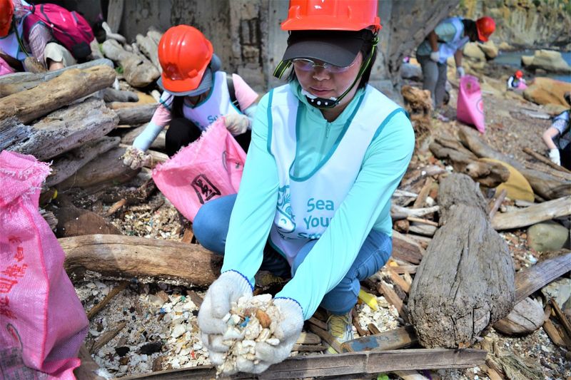 海好有你：花王和平島淨灘 揭開阿拉寶灣的神祕塑膠面「沙」
