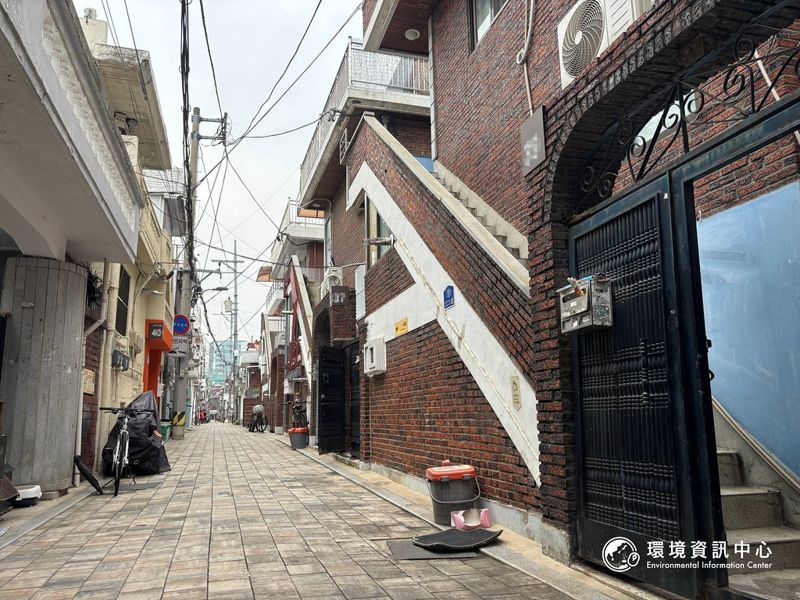 氣候高風險卻拆不得？ 首爾尋半地下屋的新解方