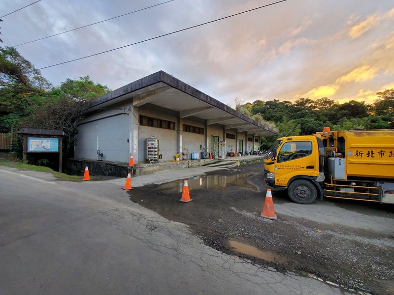 土城彈藥庫成生態農園地標 反清潔隊、資收場進駐百人抗議
