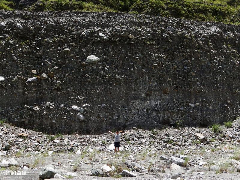 在「國」中掙扎──支亞干部落山頭上的礦場