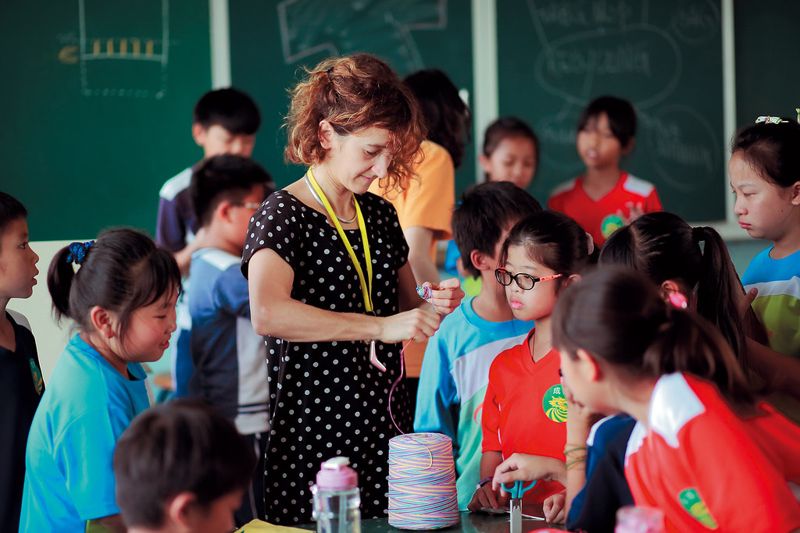 藝術家走進成龍濕地 用舊布編織地方人情