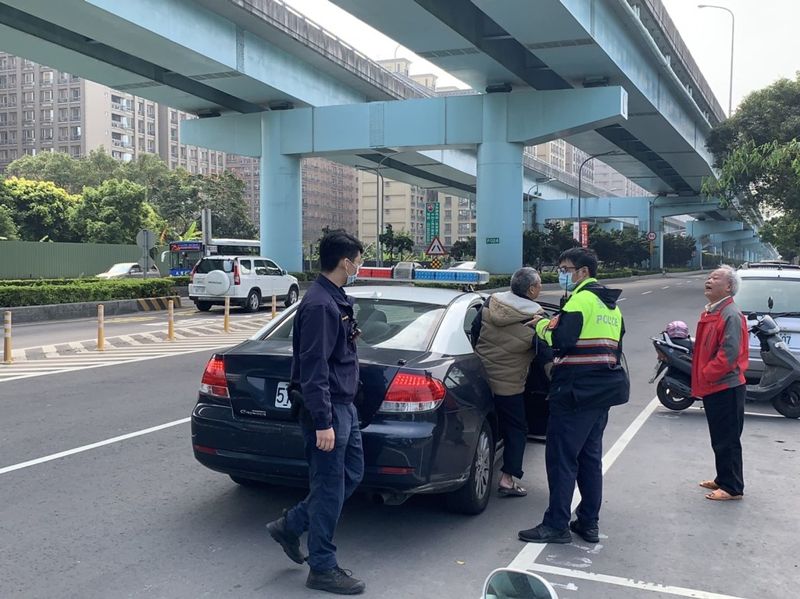 臭氣熏天 業者非法棄置糞水 新北環境稽查重案組逮獲現行犯