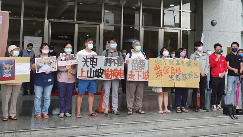 苗栗銅鑼石虎棲地蓋光電場惹議 審議小組初審不同意