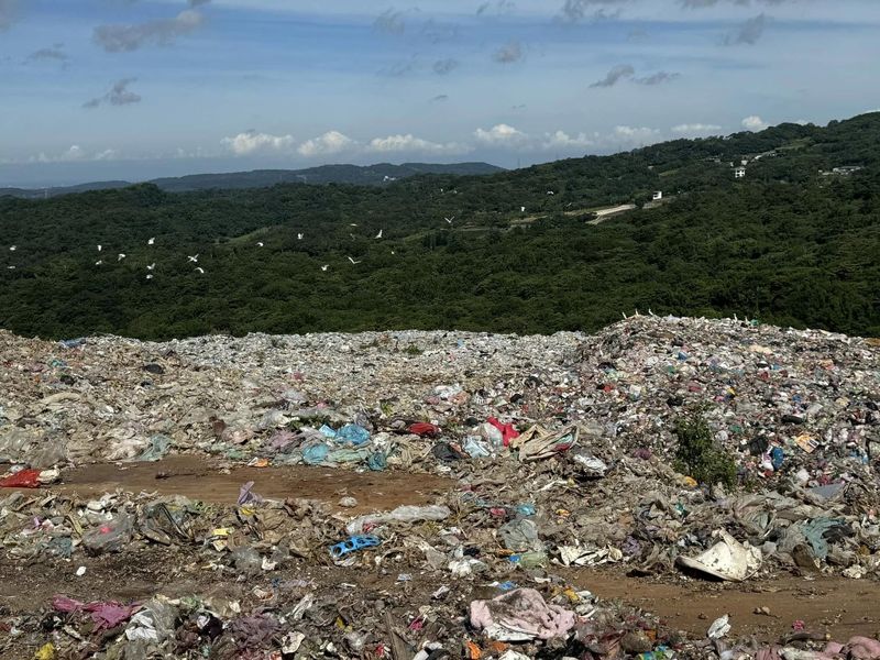 環境部喊2026年解決全台暫置垃圾山 「妥善處理」僅打包、覆土