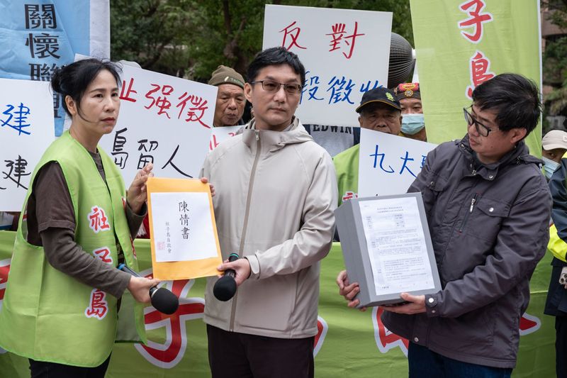 社子島自救會赴內政部送交千人連署書 反對區段徵收逾1/4門牌數