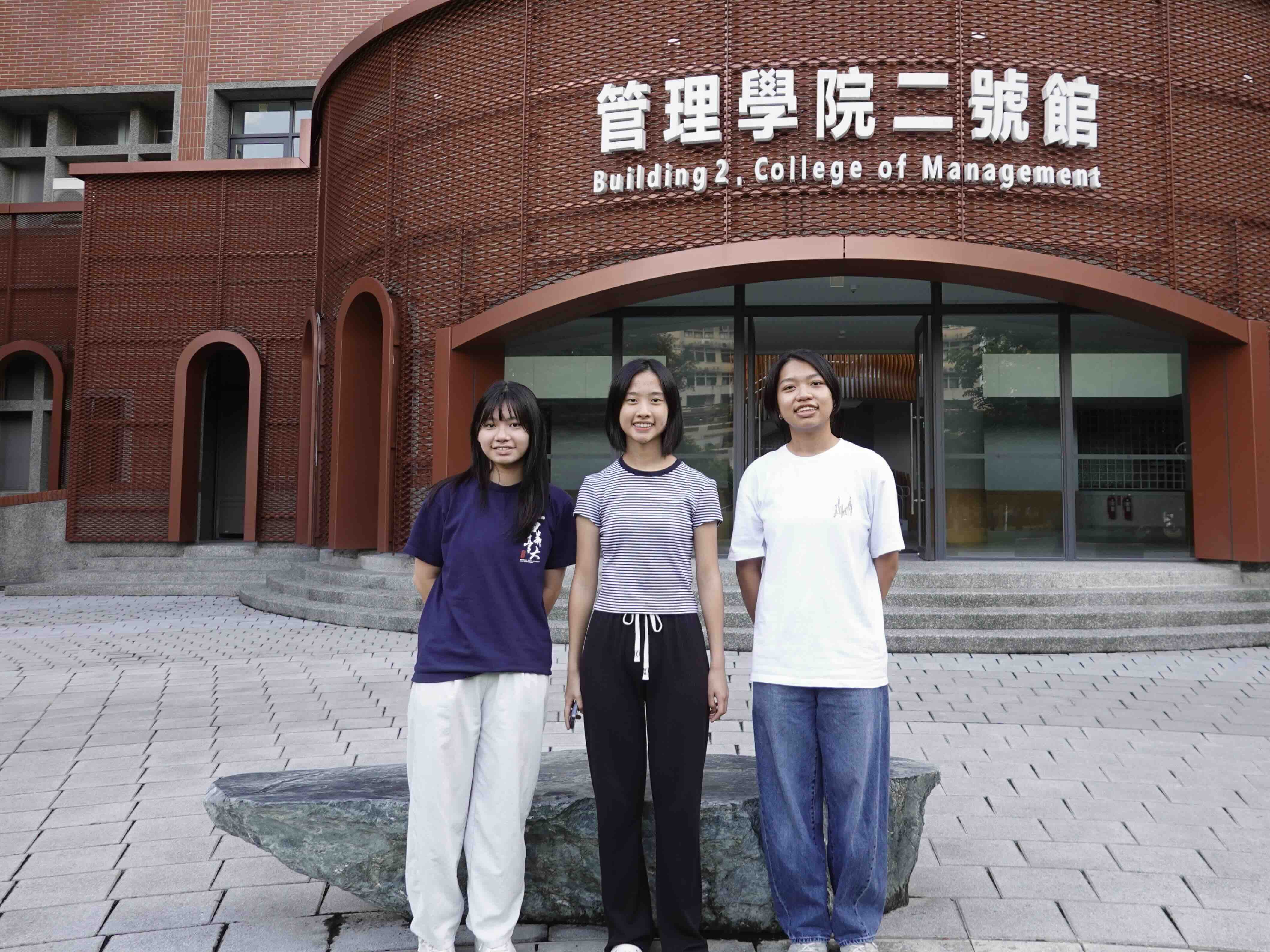 Cool Map團隊成員。左起:藍柏婷、柯絲昀、李倢安。攝影:白宜君